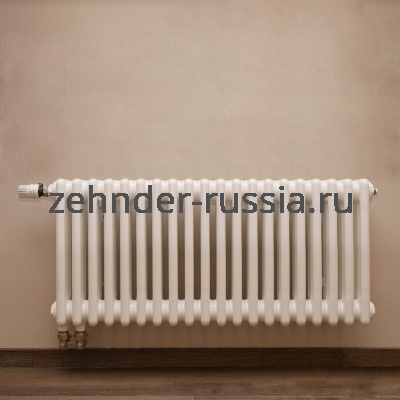 Радиатор Zehnder 3037 / 10 V002 ½“ RAL 9016 CVD1/BH нижнее подключение с кронштейнами
