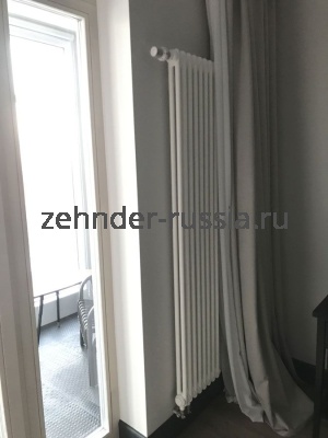 Вертикальный радиатор Zehnder 2180 / 08 V001 нижнее подключение с термовентилем