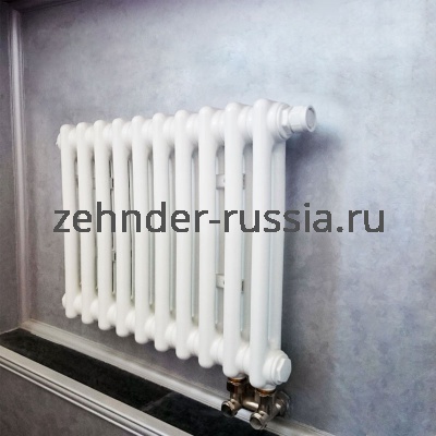 Радиатор Zehnder 3037 / 28 V002 ½“ RAL 9016 CVD1/BH нижнее подключение с кронштейнами